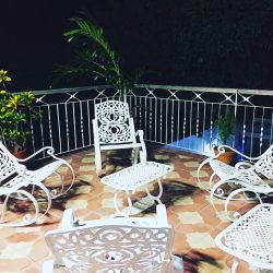 Terraza solarium habitaciones privadas-Hostal yes & mar