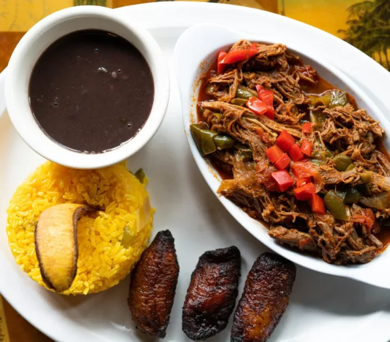 ¿Dónde Comer en Trinidad, Cuba? Guía Definitiva: De los Restaurantes Más Baratos a los Más Exclusivos